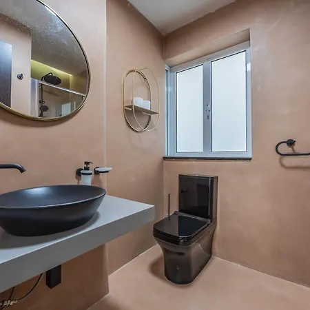 Traditional 2br Stylish Townhouse With Maltese Balcony - Close To Triton Fountain Valletta, Sliema & Saint Julians