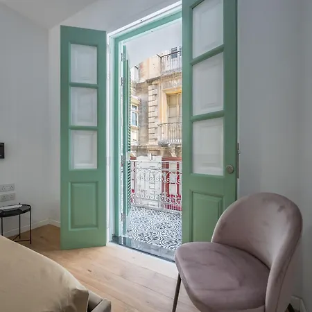 Traditional 2br Stylish Townhouse With Maltese Balcony - Close To Triton Fountain Valletta, Sliema & Saint Julians * La Valletta