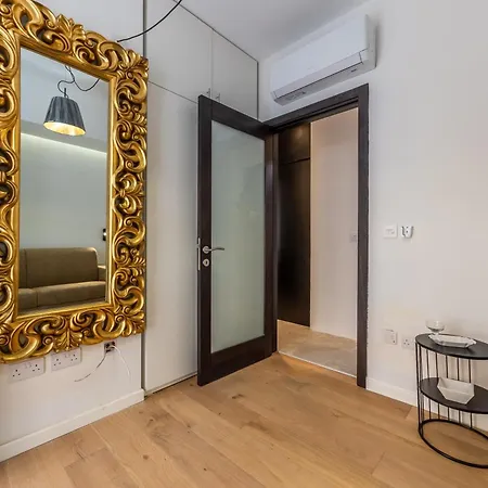 Traditional 2br Stylish Townhouse With Maltese Balcony - Close To Triton Fountain Valletta, Sliema & Saint Julians La Valletta