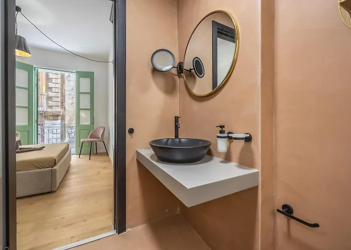 Traditional 2br Stylish Townhouse With Maltese Balcony - Close To Triton Fountain Valletta, Sliema & Saint Julians Valletta