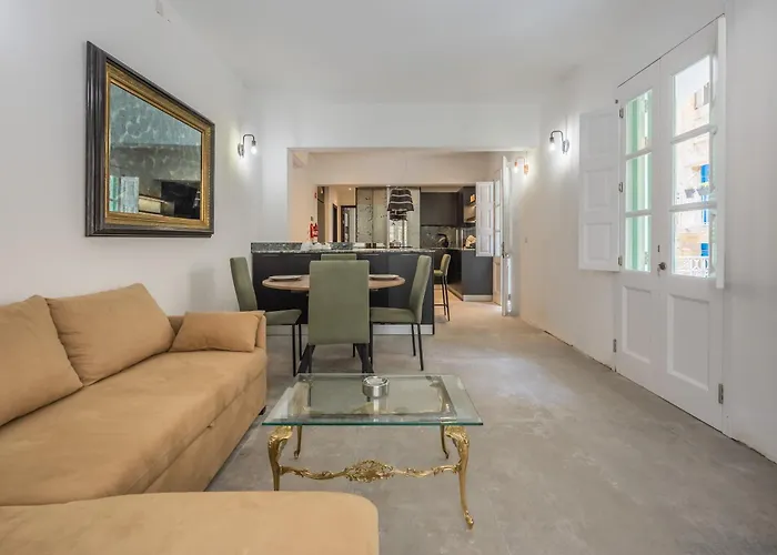 Traditional 2br Stylish Townhouse With Maltese Balcony - Close To Triton Fountain Valletta, Sliema & Saint Julians Apartment