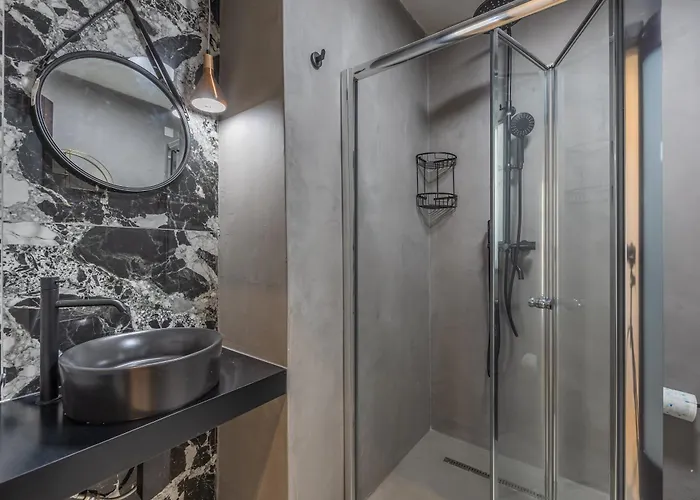 Traditional 2br Stylish Townhouse With Maltese Balcony - Close To Triton Fountain Valletta, Sliema & Saint Julians Apartment Valletta