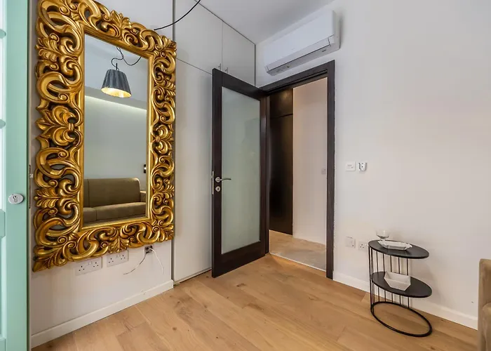 Traditional 2br Stylish Townhouse With Maltese Balcony - Close To Triton Fountain Valletta, Sliema & Saint Julians Valletta