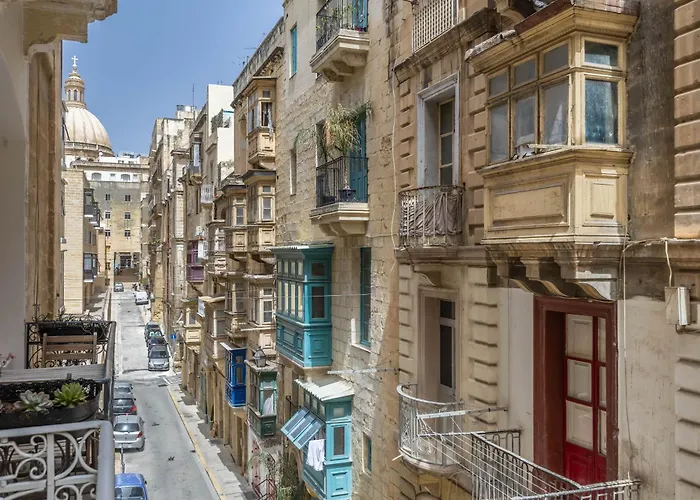 Apartment Traditional 2br Stylish Townhouse With Maltese Balcony - Close To Triton Fountain Valletta, Sliema & Saint Julians